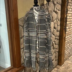 NWT Gray Plaid Fringe Shawl Scarf